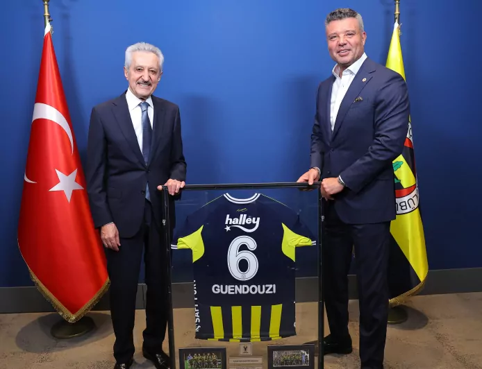 Fenerbahçe Futbol A Takımı’nın forma yanı sponsoru Acıbadem Sağlık Grubu oldu