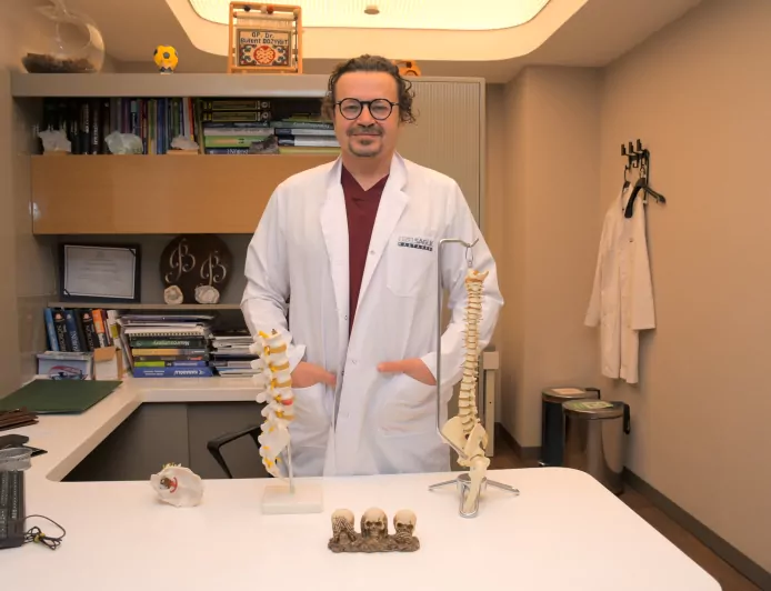 Özel Sağlık Hastanesi Beyin ve Sinir Cerrahisi Uzmanı Op. Dr. Bülent Bozyiğit: “Hareketsizlik Boyun Ağrılarını ve Fıtık Riskini Artırıyor”