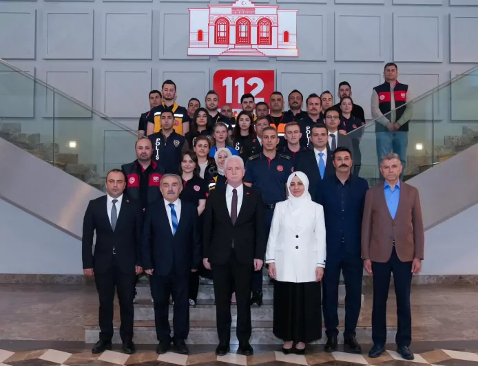 İstanbul Valisi Davut Gül Bayramın İlk Gününde 112 Acil Çağrı Merkezi ve Taksici Esnafını Ziyaret Etti