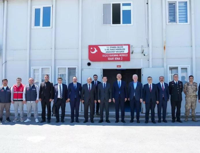 İstanbul Valisi Davut Gül ve Bakan Yardımcısı Dr. Mehmet Cangir’den Arnavutköy Geri Gönderme Merkezi’ne bayram ziyareti
