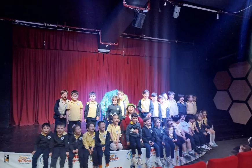 “Rüzgârda Savrulan Yapraklar” Denizli’de minik seyirciyle buluştu