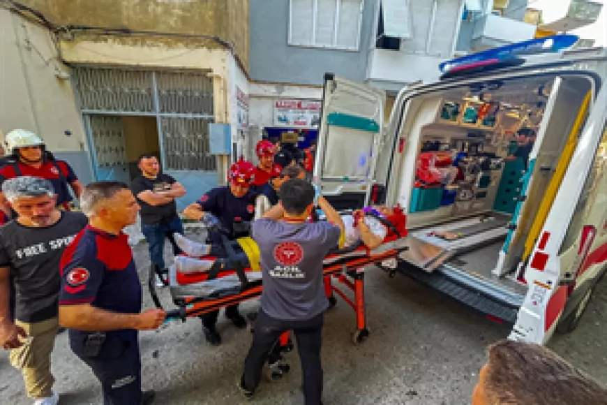 Buca’da Apartman Boşluğuna Düşen Yaralıyı İtfaiye Kurtardı