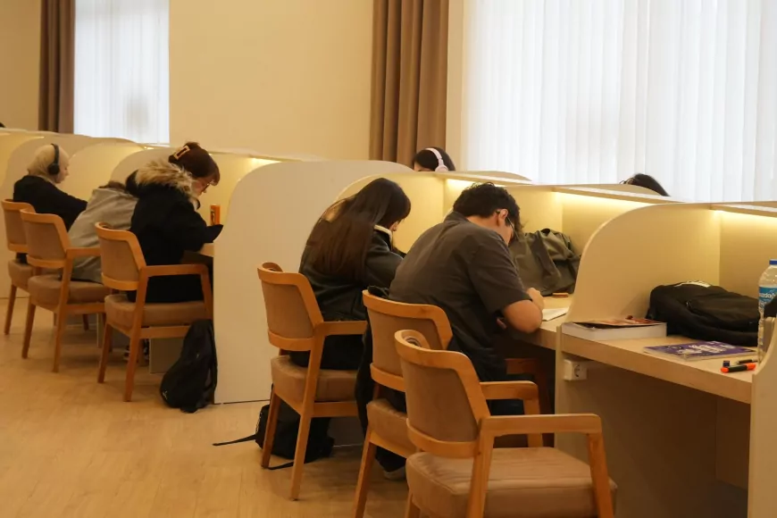 Düzce Fibrobeton Kütüphanesi Öğrencilerden Yoğun İlgi Görüyor “Kütüphanenin Huzurlu Ortamı Çalışma İsteğimi Artırıyor”