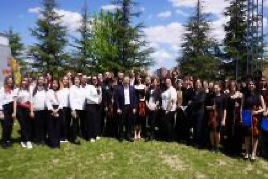 Tepebaşı’nda 19 Mayıs Coşkusu Gençlik Senfoni Orkestrası ve Spor Festivaliyle Kutlandı