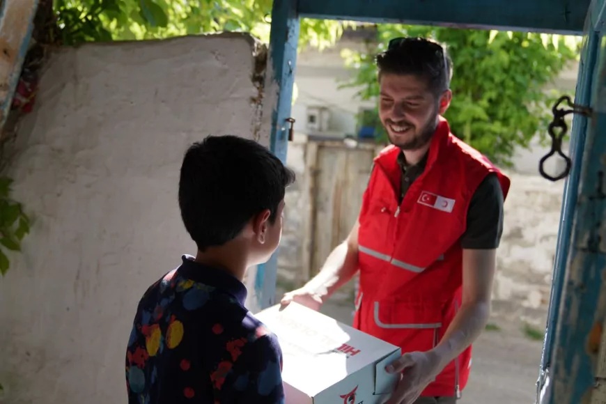 Dayanışma Seferberliğiyle İhtiyaç Sahibi Ailelere Destek Sürüyor
