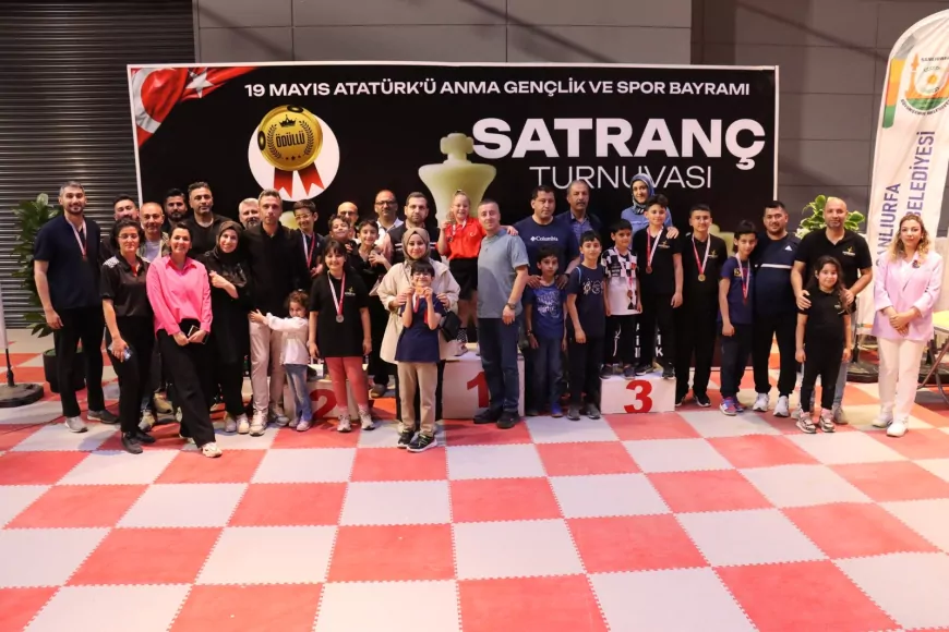 Şanlıurfa’da Gençlik Haftası Satranç Turnuvası Tamamlandı, 180 Sporcu Ödüllerine Kavuştu