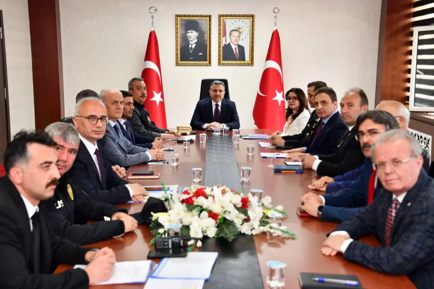 Düzce Valisi Cevdet Atay Başkanlığında “Okul ve Çevresi Güvenlik Tedbirleri Toplantısı” Düzenlendi