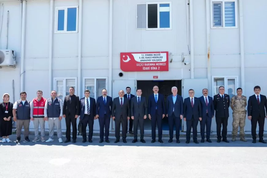 İstanbul Valisi Davut Gül ve Bakan Yardımcısı Dr. Mehmet Cangir’den Arnavutköy Geri Gönderme Merkezi’ne bayram ziyareti