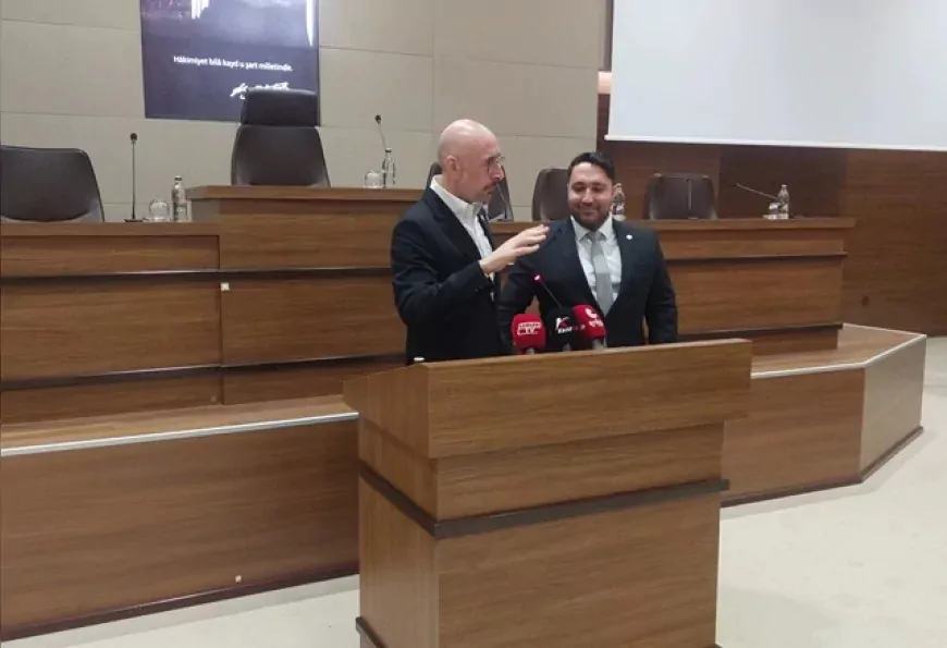 İYİ Parti Grup Başkanvekili Uğur Poyraz Çorum’da partililerle buluştu, “Siyasetin görevi güzel konuşmak değil, doğru dinlemektir”
