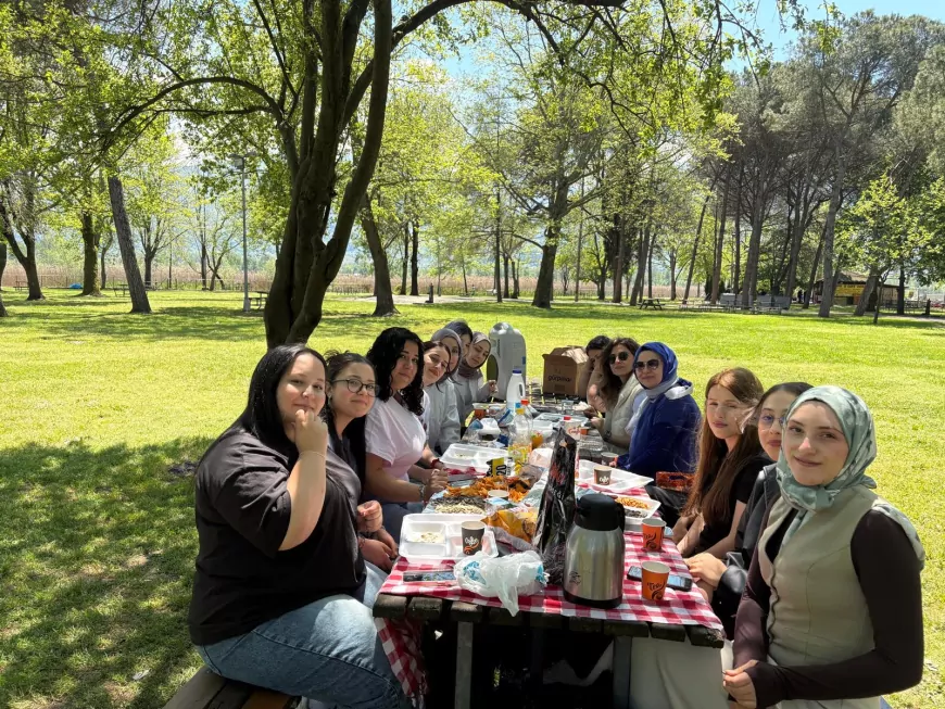 Beyaz Kalpler öğrencileri baharı Seka Kamp Alanı’nda kutladı