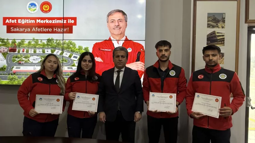 Geleceğin itfaiyecileri Sakarya’da gerçeğe yakın eğitim aldı