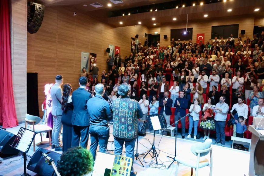 Odunpazarı Belediyesi Genç Sanatçılarını “Yarının Ustaları” Konserinde Sahneye Taşıdı, İzleyiciler Duygu Dolu Anlar Yaşadı