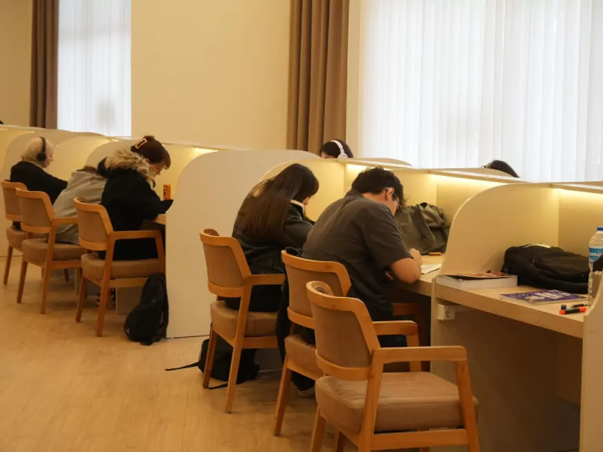 Düzce Fibrobeton Kütüphanesi Öğrencilerden Yoğun İlgi Görüyor “Kütüphanenin Huzurlu Ortamı Çalışma İsteğimi Artırıyor”