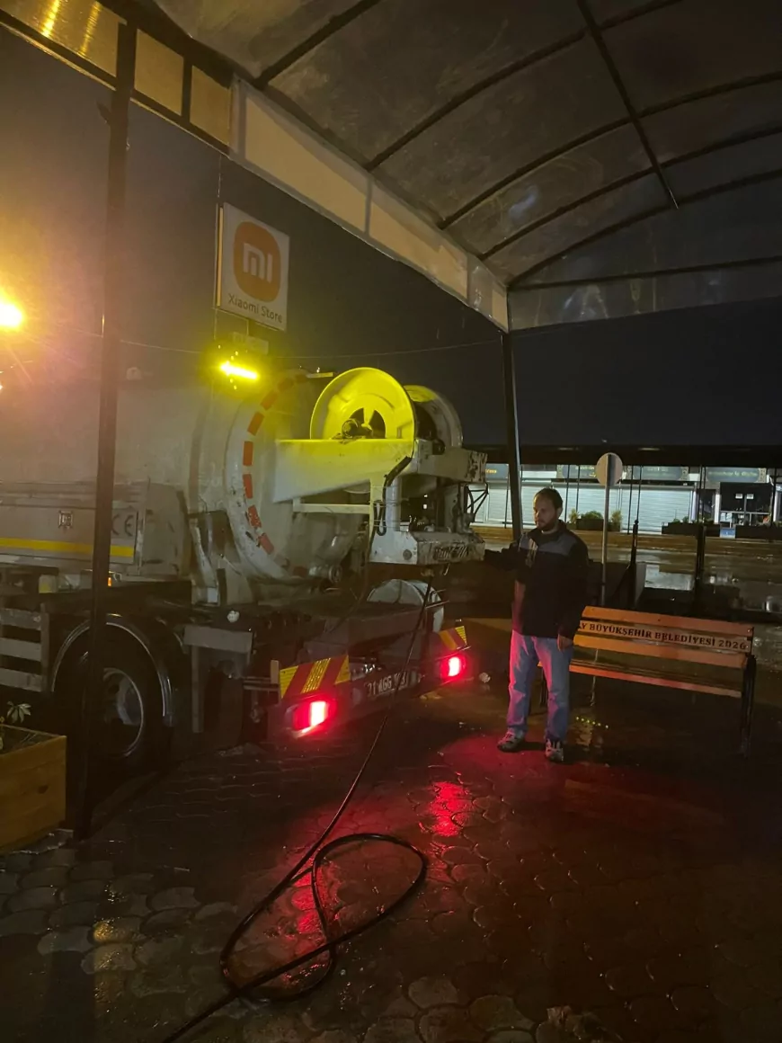 Hatay Büyükşehir Belediyesi Kuvvetli Yağışa Karşı Tüm Birimleriyle Sahada Çalışmalarını Sürdürüyor