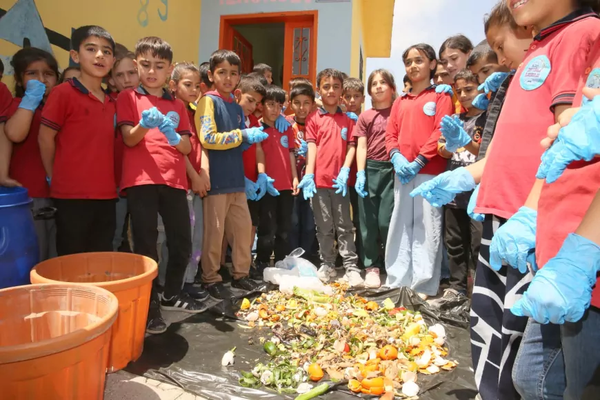 Mardin Büyükşehir Belediyesi “Biyobozunur Atık Ayı” kapsamında öğrencilere uygulamalı kompost eğitimi verdi