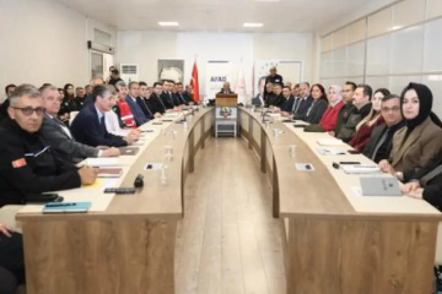 Düzce Valisi Mehmet Makas başkanlığında afet hazırlıkları ve orman yangını tedbirleri masaya yatırıldı
