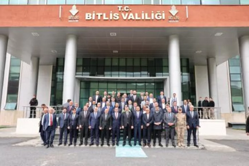 İçişleri Bakanı Ali Yerlikaya Bitlis’te Vali Ahmet Karakaya ile güvenlik ve kamu hizmetlerini değerlendirdi