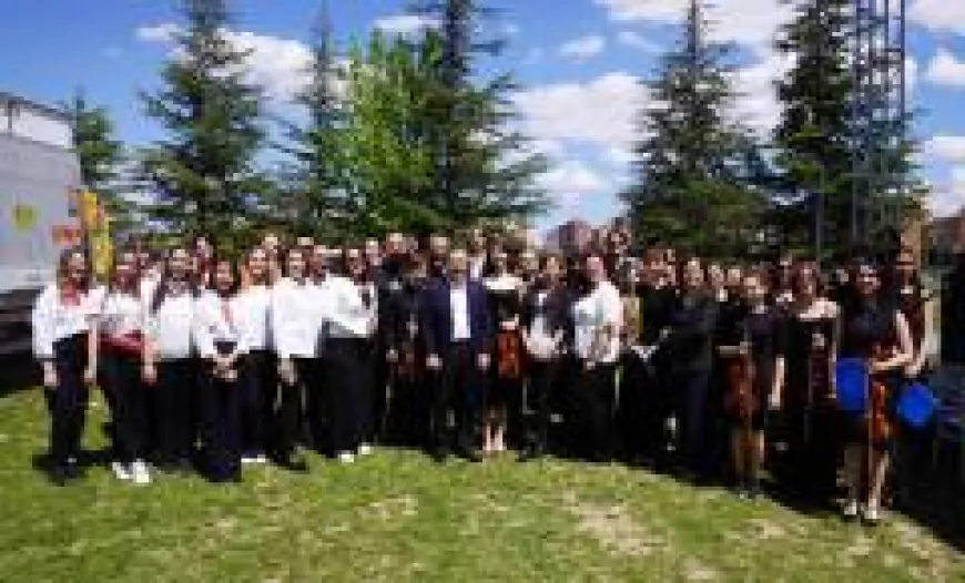 Tepebaşı’nda 19 Mayıs Coşkusu Gençlik Senfoni Orkestrası ve Spor Festivaliyle Kutlandı