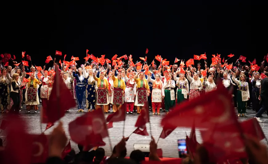 Tepebaşı Belediyesi Halk Dansları Topluluğu’ndan 19 Mayıs’a Özel Gösteri Büyük Beğeni Topladı