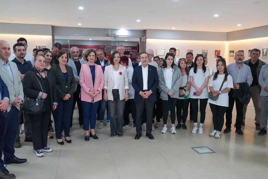 TEPEBAŞI BELEDİYESİ’NİN “GERİ DÖNÜŞÜM OLUŞUM” SERGİSİ SANATSEVERLERLE BULUŞTU