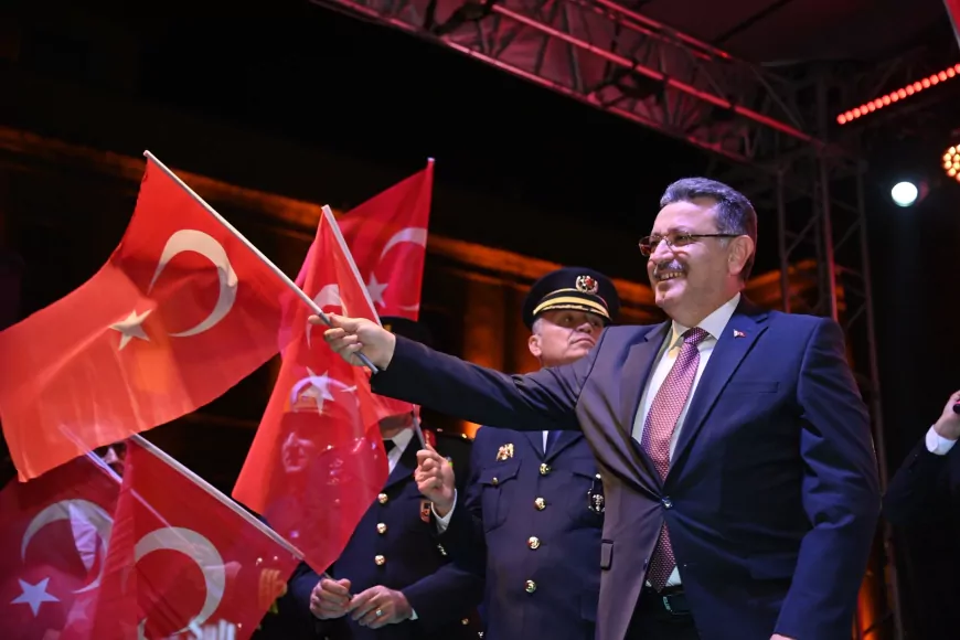 Trabzon Büyükşehir Belediye Başkanı Ahmet Metin Genç: “19 Mayıs, kurtuluş meşalesinin yakıldığı gündür”