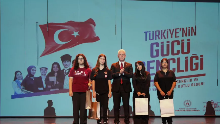 İstanbul Valisi Davut Gül: “Türkiye Yüzyılı hedeflerine gençlerimizin kararlılığıyla ulaşacağız”