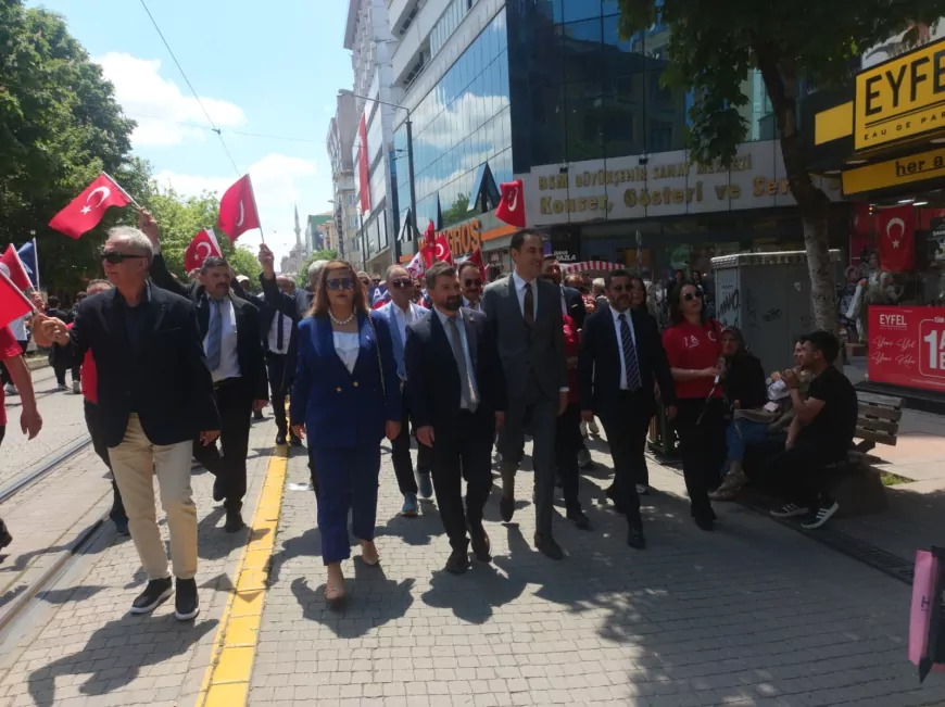 Anahtar Parti Eskişehir İl Başkanı Çağlar Ölce: “Gençlerin Hayallerini Yarım Bırakmayacağız”