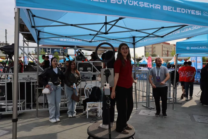 Kocaeli Büyükşehir Belediyesi’nin EnFest etkinliğinde dijital deneyim alanları gençlerden yoğun ilgi gördü