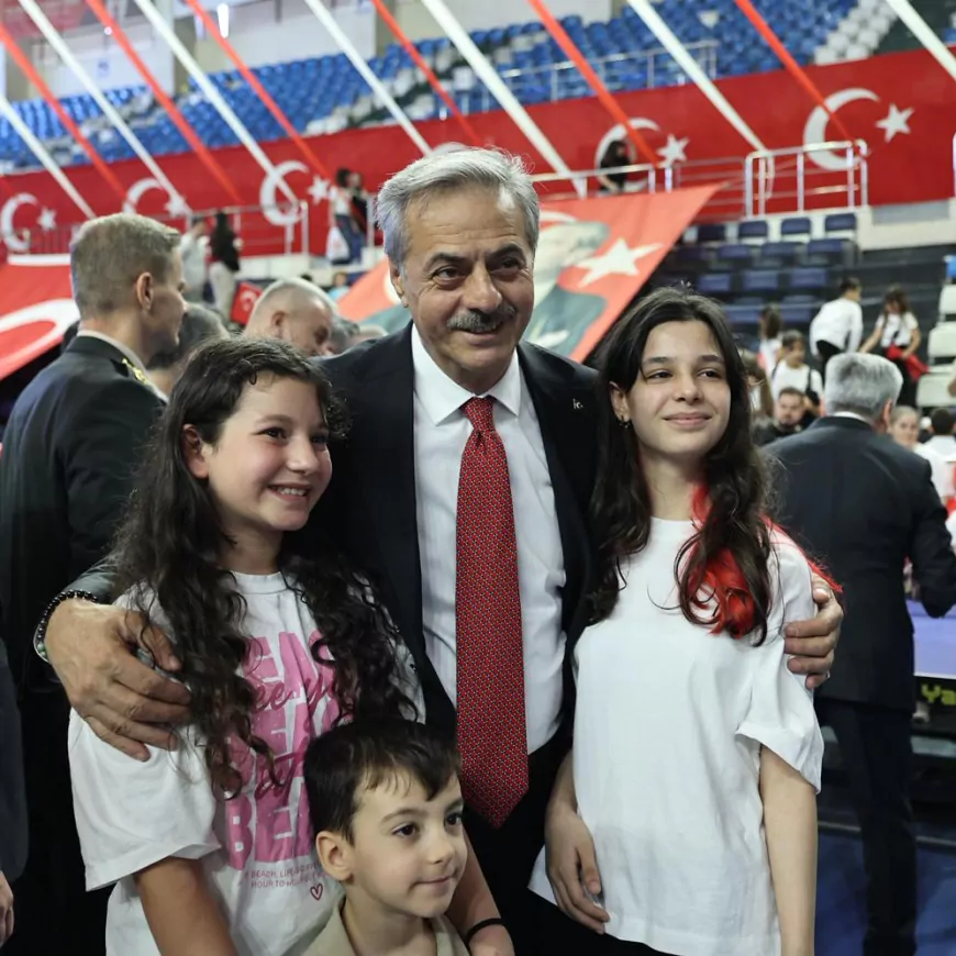 Sakarya Büyükşehir Belediye Başkanı Yusuf Alemdar: “Gençlerimizin sporla, sanatla ve eğitimle iç içe büyümesi için çalışıyoruz”