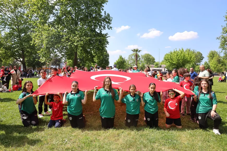 Sakarya’da Aziz Duran Parkı 19 Mayıs Gençlik ve Spor Şenliğiyle Bayram Coşkusuna Sahne Oldu