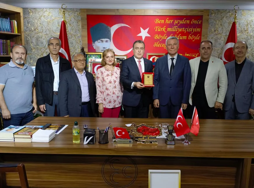 MHP Eskişehir İl Başkanı Ayhan Sezer, Sivrihisar Dernek Yöneticilerini Ağırladı