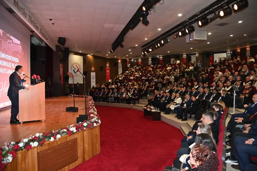 Trabzon Büyükşehir Belediye Başkanı Ahmet Metin Genç: “55 Bin Öğrencimizle Trabzon Bir Eğitim Şehri”