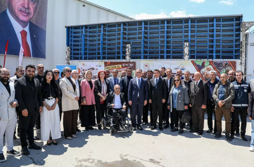 Van Valisi Ozan Balcı: “23 Bin Yumurta Tavuğunu 170 Aileye Veriyoruz”