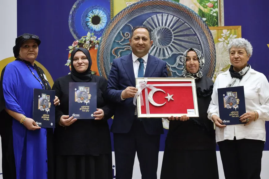 Sakarya Büyükşehir Belediyesi SAMEK kursiyerlerinin el emeği eserleri Karasu’da görücüye çıktı