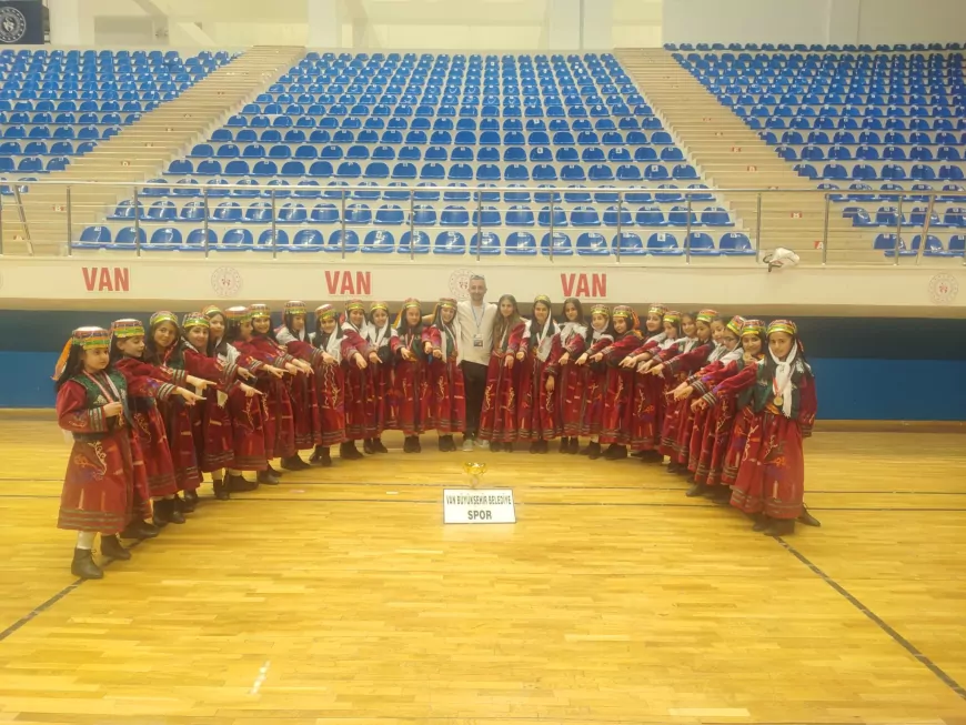 Van Büyükşehir Belediyespor Halk Oyunları Takımı Bölge Şampiyonu Olarak Türkiye Finallerine Yükseldi