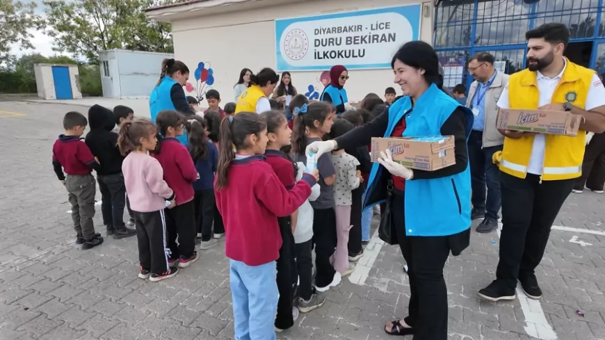 Diyarbakır Büyükşehir Belediyesi’nden Dünya Süt Haftası’nda öğrencilere süt ve muz desteği