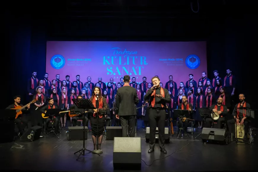 Trabzon Büyükşehir Belediyesi’nin Türk Halk Müziği Konserleri Sanatseverlerden Yoğun İlgi Görüyor