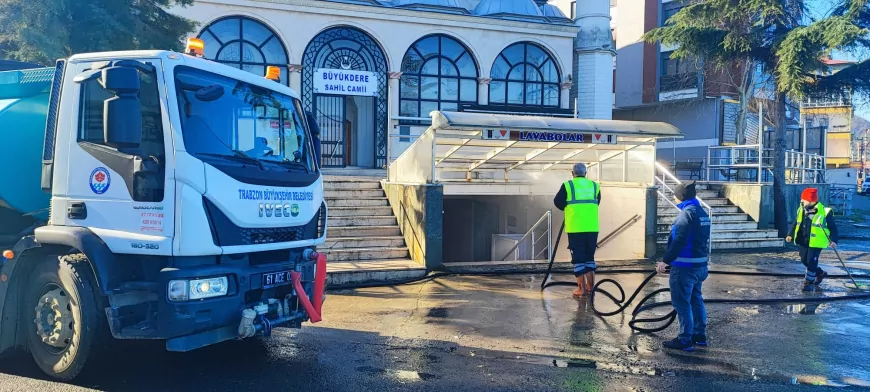 Trabzon Büyükşehir Belediyesi Kurban Bayramı Öncesi Kent Genelinde Kapsamlı Temizlik Çalışması Yürüttü