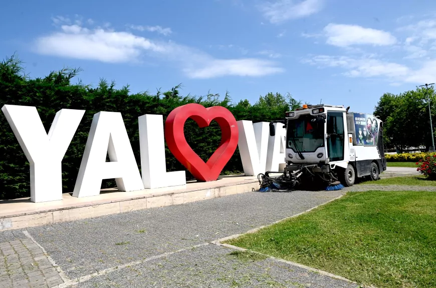 Yalova Belediyesi Bayram Öncesi Park ve Yeşil Alanlarda Bakım Çalışmalarını Hızlandırdı