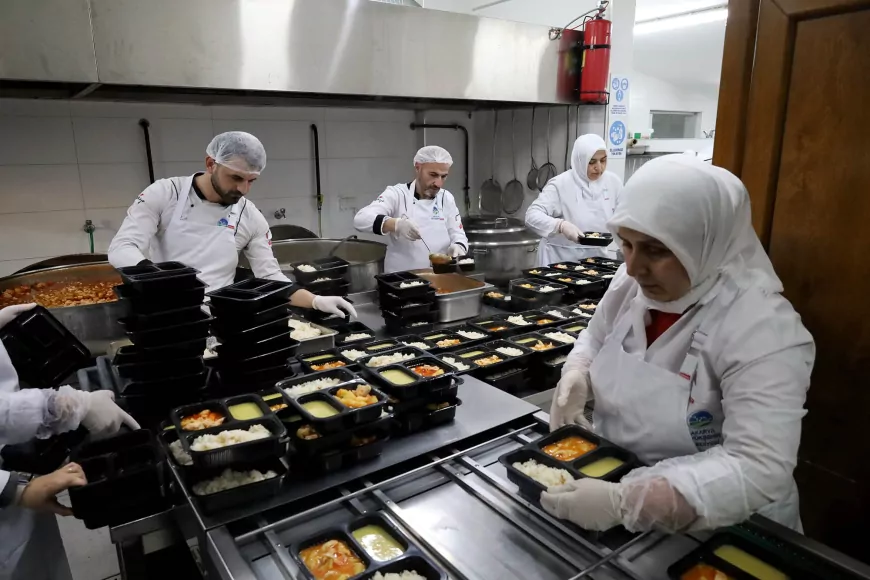 Sakarya Büyükşehir Belediyesi’nden Kurban Bayramı çağrısı: “Bayramın bereketini ihtiyaç sahiplerinin sofralarına taşıyoruz”
