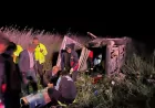 Gevaş Yuvaköy’de Gece Yarısı Kaza Yapan Araçta Sıkışan 6 Kişi İtfaiye Ekiplerince Kurtarıldı