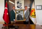 Milliyetçi Hareket Partisi Eskişehir İl Başkanı Ayhan Sezer’den Eskişehirspor’un 61. Kuruluş Yıldönümünde Anlamlı Ziyaret