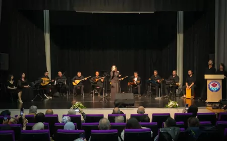 Trabzon’da Görme Engelli Sanatçılardan Türk Halk Müziği Konseri Büyük Beğeni Topladı