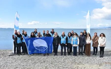 Balıkesir Büyükşehir Belediyesi Altınkum Dalyan’da deniz çöplerini bilimsel yöntemlerle izleyerek kıyı temizliği gerçekleştirdi