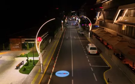 Kocaeli Büyükşehir Belediyesi Şehit Ergün Köncü Caddesi’ni modern altyapı ve estetik dokusuyla prestij güzergâha dönüştürdü