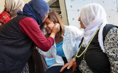 Diyarbakır Büyükşehir Belediyesi Eşbaşkanı Serra Bucak Ergani’de yurttaşların taleplerini yerinde dinledi