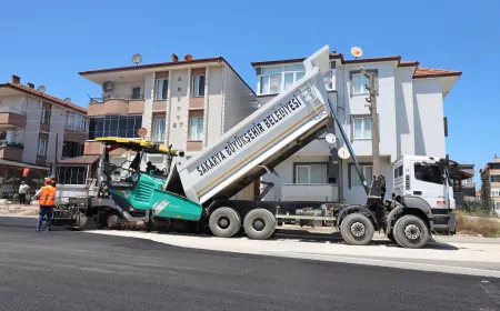 Sakarya Büyükşehir Belediyesi Karasu’da sahil trafiğini rahatlatacak 1.250 metrelik yeni güzergâhta asfalt çalışmalarına başladı