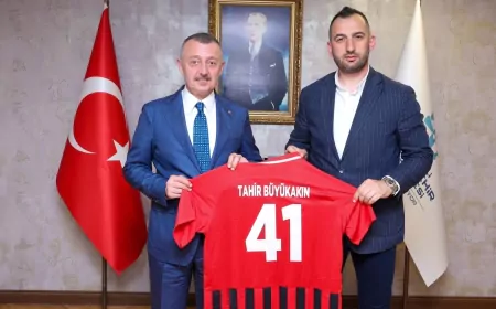 Kocaeli Büyükşehir Belediye Başkanı Tahir Büyükakın: “Gölcükspor Kocaeli’ye Büyük Bir Gurur Yaşattı”