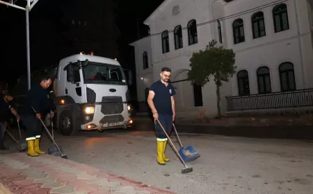 Hatay Büyükşehir Belediyesi 15 İlçede Eş Zamanlı Detaylı Temizlik Çalışmalarını Sürdürüyor