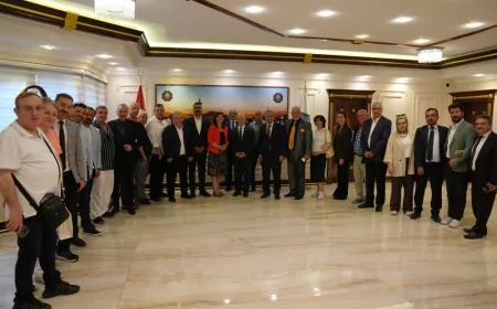Diyarbakır Büyükşehir Belediyesi Eşbaşkanları Uluslararası Basın Konfederasyonu Heyetini Ağırladı